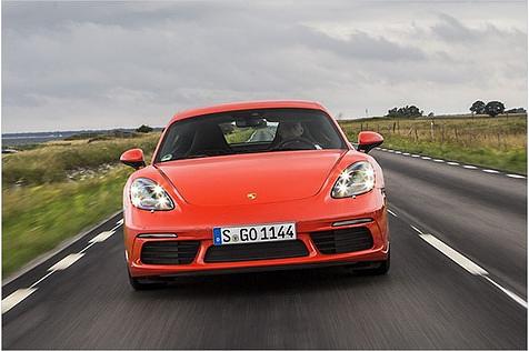 An der Front gibt es LED-Scheinwerfer im Vierpunkt-Design