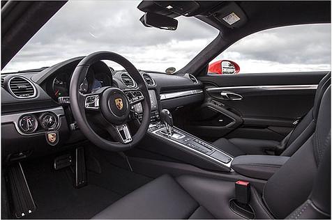 Im Innenraum gibt es neue Lüftungsdüsen und ein neues kleineres Lenkrad