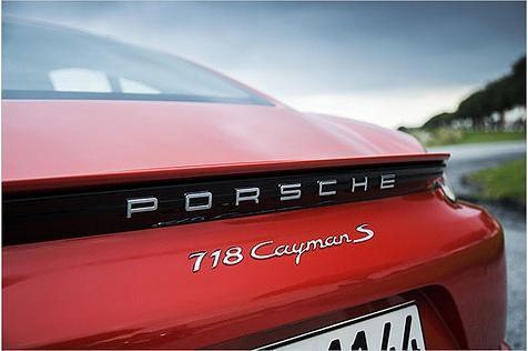 Cayman-S-Schriftzug am Heck