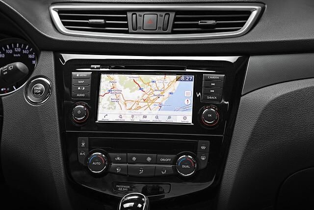 Mittlerweile haben sich im Autobau großzügige und schicke Displaywelten etabliert