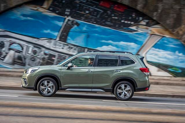 Das SUV kann immerhin 1,6 Kilometer und bis zu 40 km/h rein elektrisch fahren