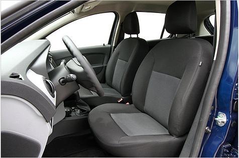 Die Sitze des Sandero sind unabhängig von der Ausstattungsvariante eine Tortur