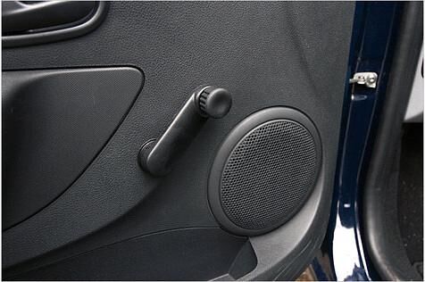 Für unsere jüngeren Leser: Damit hat man früher die Seitenscheiben geöffnet