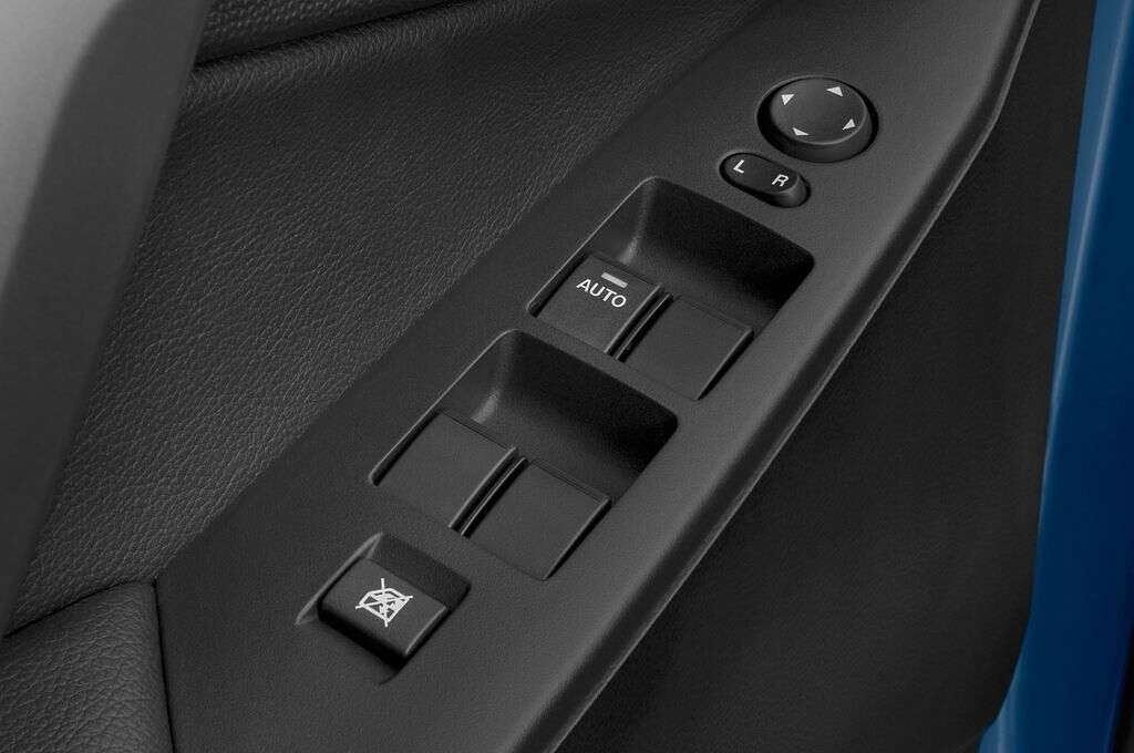 Mazda Mazda3 (Baujahr 2009) Active Plus 5 Türen Bedienungselemente Tür