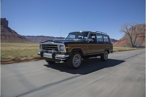 Der Jeep Grand Wagoneer fährt sich auch heute noch entspannt