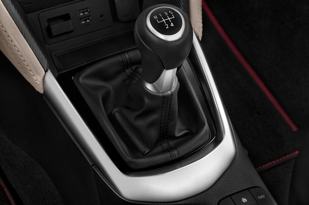 Mazda Mazda2 (Baujahr 2015) Exclusive Line 5 Türen Schalthebel