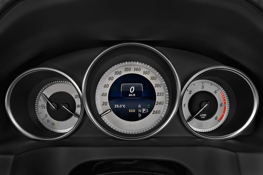 Mercedes E-Class (Baujahr 2015) - 2 Türen Tacho und Fahrerinstrumente