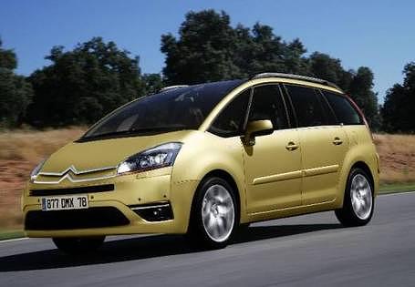 <h3 class='text-lg font-medium md:text-xl md:font-semibold'>Platz 9: CITROEN C4 Picasso</h3><p><a title="Tests und Erfahrungen Citroen C4 Picasso" href="https://www.autoplenum.de/auto/citroen/c4-picasso/van-2013">Tests und Erfahrungen mit dem Citroen C4 Picasso</a></p>
<p>Platz 9 der großfamilienfreundlichen PKWs belegt der Citroen C4 Picasso. Der Franzose bietet in der normalen C4-Variante Plätze für 5 Personen und als Picasso wird er zum Van mit 7 Sitzen. Seit 2006 ist er im Handel und bildet die Mitte der Modellpalette zwischen C3 Picasso und dem großen Bruder C8 Picasso. <br /><br /></p>