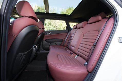 Kia Optima 1.7 CRDi Sportswagon - hinten wird die Kopffreiheit etwas knapp