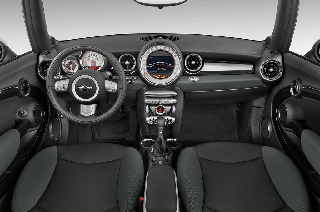 MINI MINI (Baujahr 2010) COOPER 2 Türen Cockpit und Innenraum