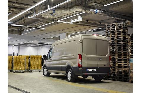 Den Ford Transit gibt es mit vielen Aufbauten, auch als Kastenwagen