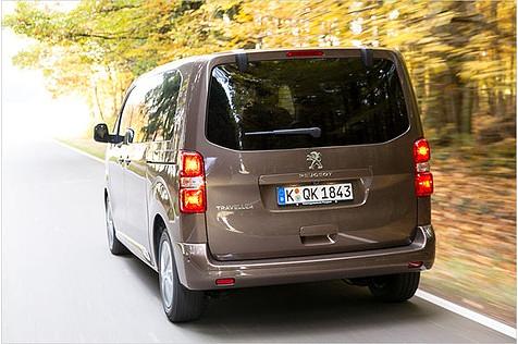 Das Heck ist eher klassisch gehalten