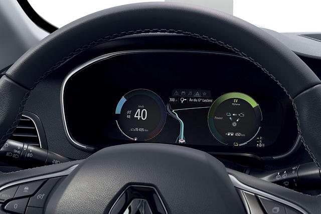 Die Cockpitinstrumente beim Renault Megane E-Tech PHEV werden auf einem 10,2 Zoll Bildschirm dargestellt