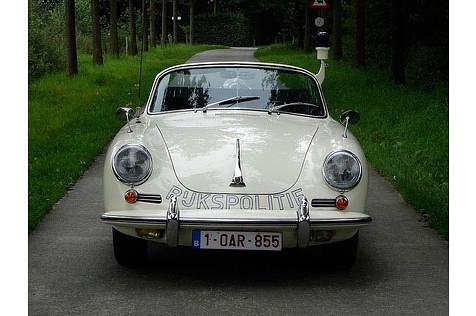 Die damals eingesetzten Alfa Romeo überhitzten regelmäßig beim Rückwärtsfahren auf der Autobahn. Der luftgekühlte Heckmotor des Porsche hatte damit keine Probleme.