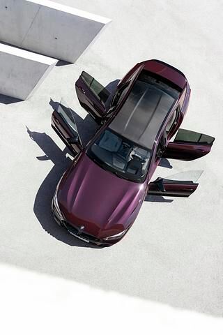 Das Gran Coupé hat nicht nur weitere Türen, sondern auch gute 20 Zentimeter mehr Radstand und Länge und entsprechend mehr Platz für Freunde oder Familie