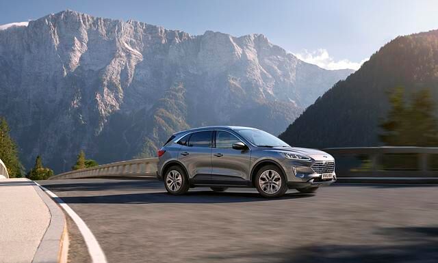 Aus dem eher unscheinbaren SUV hat Ford einen Hingucker im engen Sportanzug gemacht, der von schräg-vorne sogar ein bisschen nach Porsche aussieht