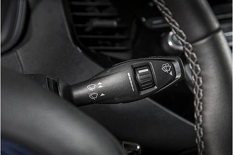 Solche Plastik-Hebel sind in diesem Segment üblich