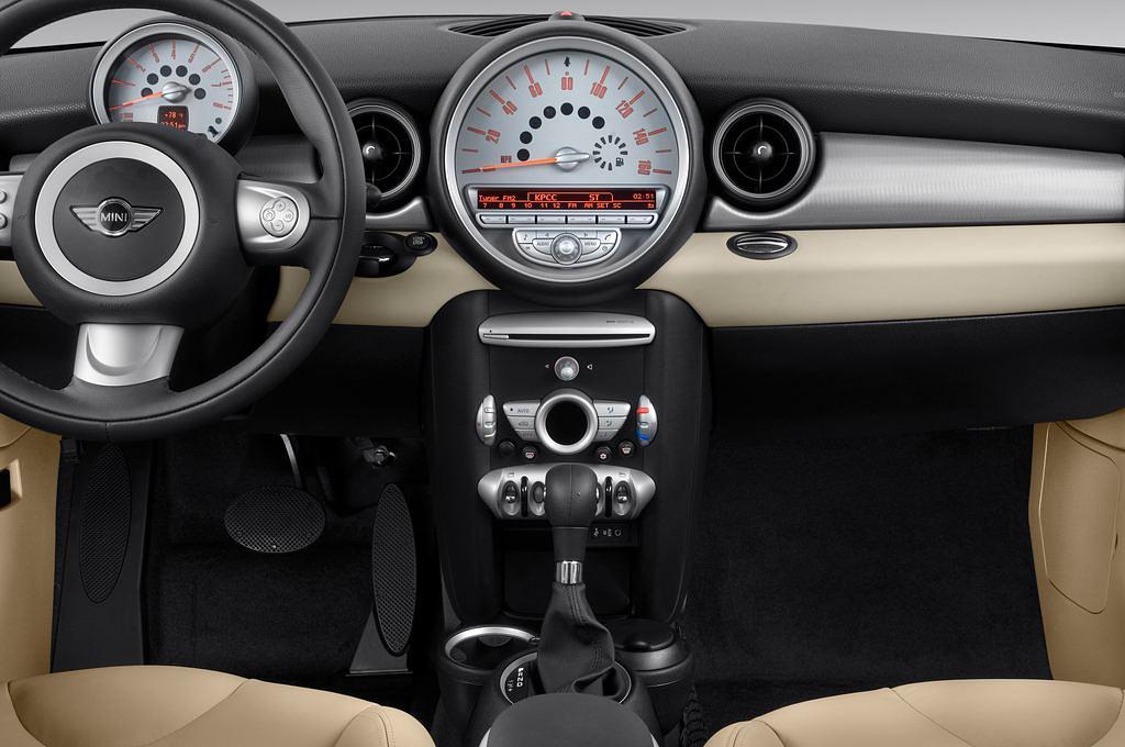 MINI MINI (Baujahr 2010) Clubman 4 Türen Mittelkonsole