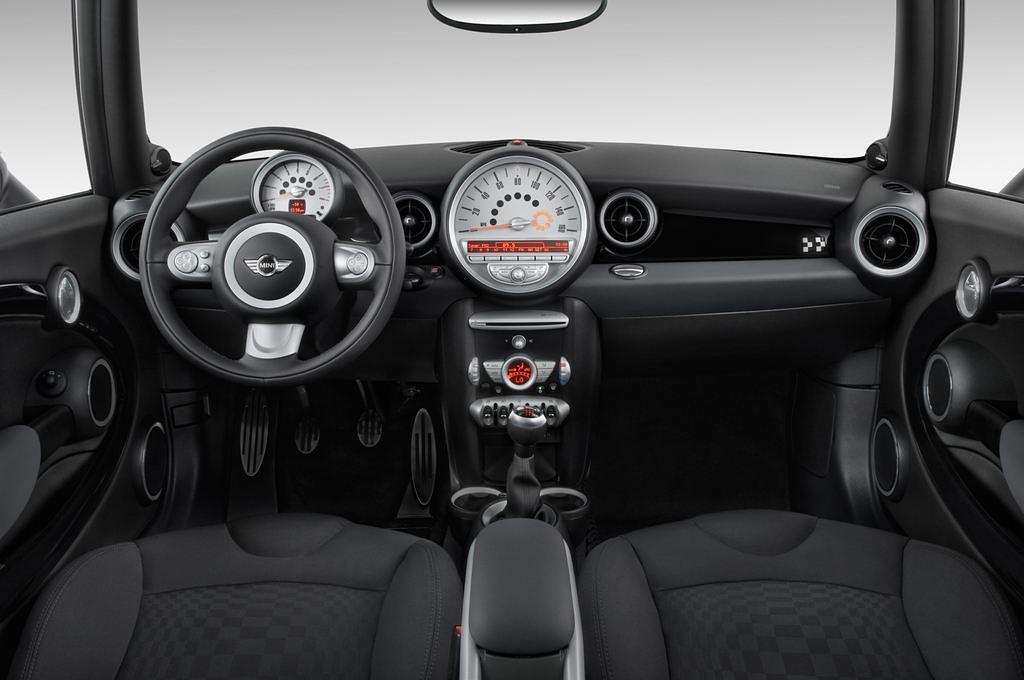 MINI MINI (Baujahr 2011) JCW 4 Türen Cockpit und Innenraum