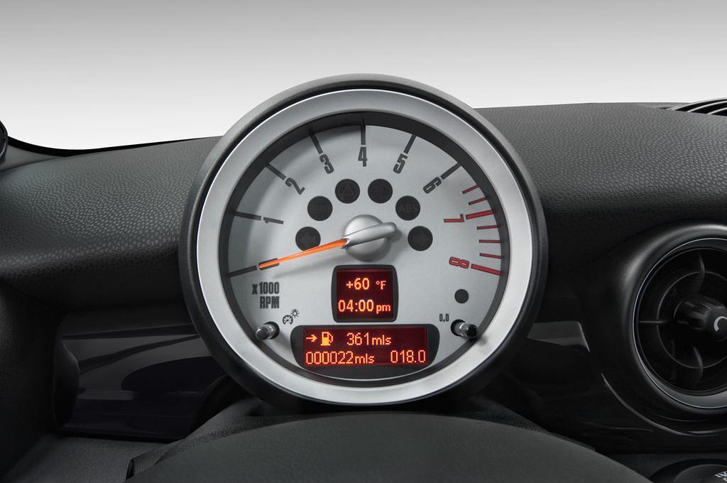 MINI MINI (Baujahr 2011) JCW 4 Türen Tacho und Fahrerinstrumente