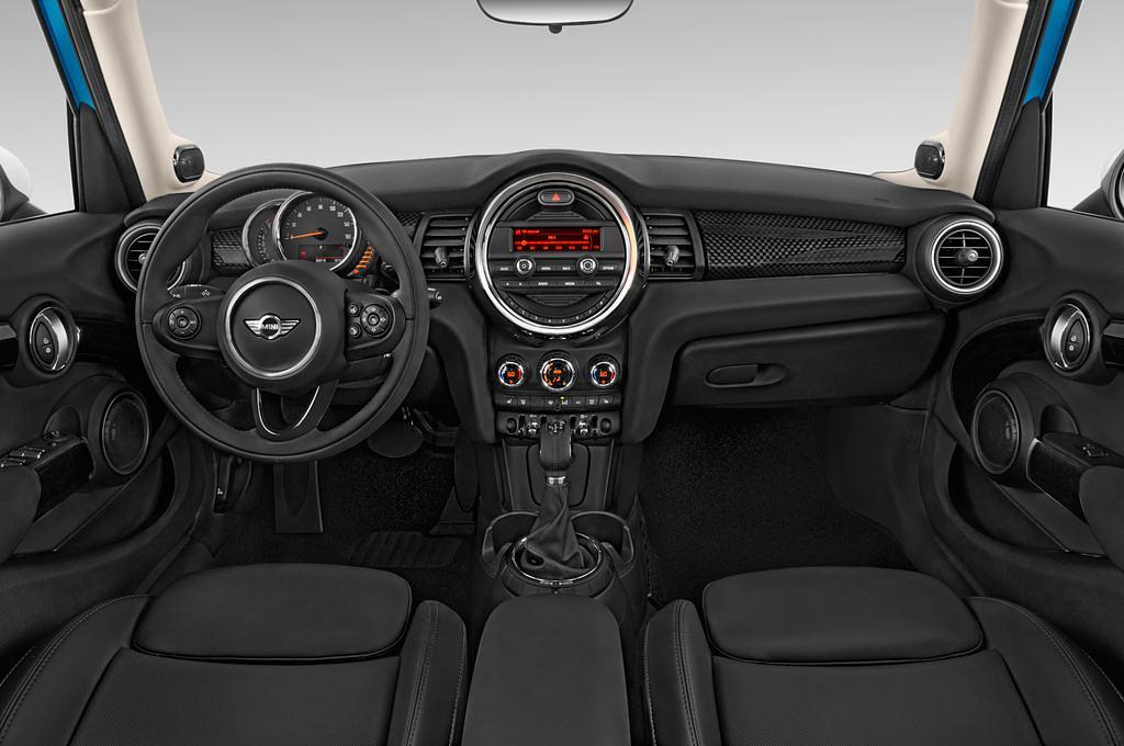 MINI MINI (Baujahr 2015) Cooper S 5 Türen Cockpit und Innenraum