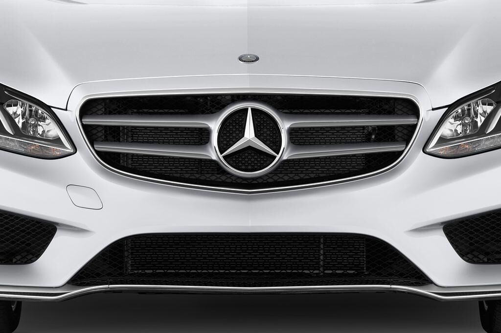 Mercedes E-Class (Baujahr 2014) Avantgarde 4 Türen Kühlergrill und Scheinwerfer