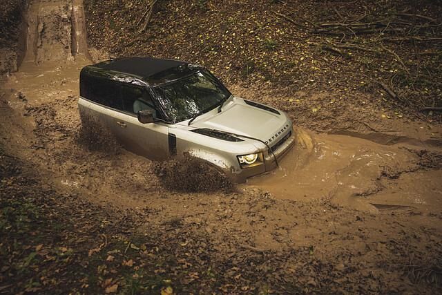 Fahrbericht: Land Rover Defender 90 - Kurz durch den Schlamm