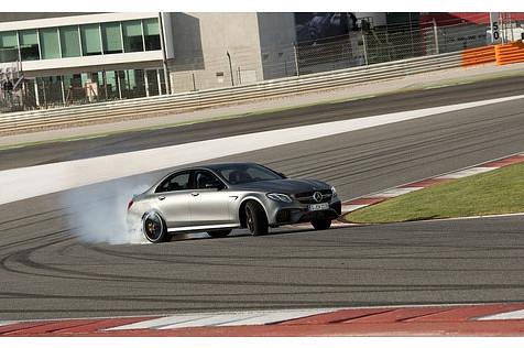 Ein Driftmode erleichtert das Querfahren.