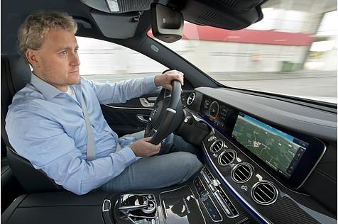 Redakteur Marcel Sommer am Steuer des Mercedes AMG E 63 S 4Matic+.