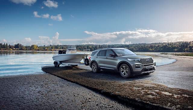 Der Ford Explorer zieht bis zu 2,5 Tonnen schwere Anhänger