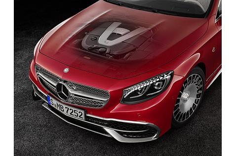 Mercedes Maybach S 650 Cabrio - der doppelt aufgeladene V12 leistet 630 PS