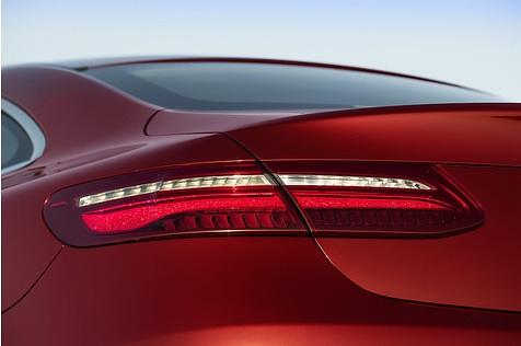 Mercedes E-Klasse Coupé 2017 - LED-Lichter mit neuer Begrüßungsversion
