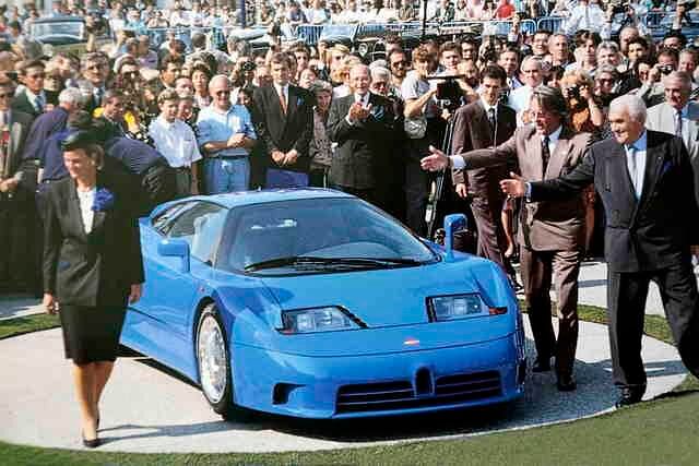 Nach einem Diner in Versailles im Ambiente klassischer Bugatti-Pretiosen fanden sich die 5.000 Gäste am 15. September 1991 auf der Place de la Défense zusammen