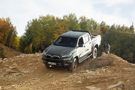 Fahrbericht: Toyota Hilux - Ein Weltenbummler macht sich schick