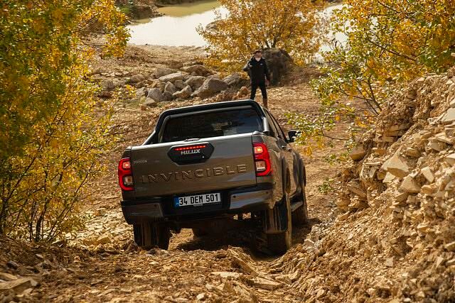 Der Hilux will kein verweichlichter Szene-Frachter für Hippster sein, sondern ein solides Arbeitsgerät für alle Fälle