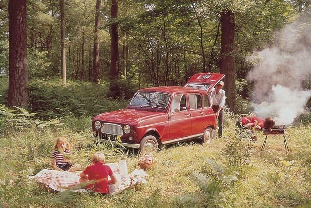 Kantig, nüchtern, funktionell ohne damals gefragten Chrom-Glamour und PS-Protz unter der Haube, präsentierte sich der Renault 4 als Vorreiter variabler Vans 
