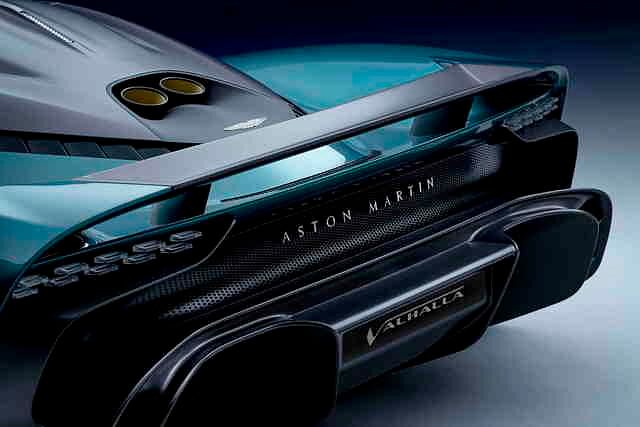 Hinsichtlich der Aerodynamik haben die Briten großen Aufwand betrieben. Entsprechend soll das Fahrzeug beim Tempo 240 600 Kilogramm Anpressdruck erzeugen