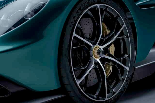 Die filigrane Schmiederäder haben einen Zentraverschluss 