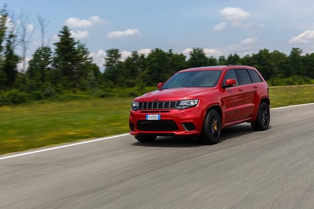 Der Jeep Grand Cherokee 6.2 V8 Trackhawk (2017) mit 6,2-Liter-V8 leistet 522 kW/710 PS
