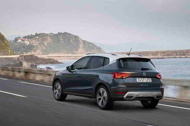 Serienmäßig leuchten nun alle Arona mit sogenannten Eco-LED-Scheinwerfern, die bei besserer Sicht weniger Energie verbrauchen sollen