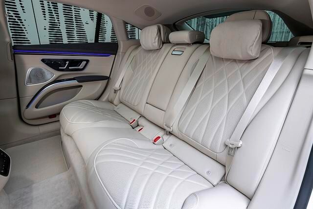 Auf den Rücksitzen herrscht Beinfreiheit wie in der Business Class