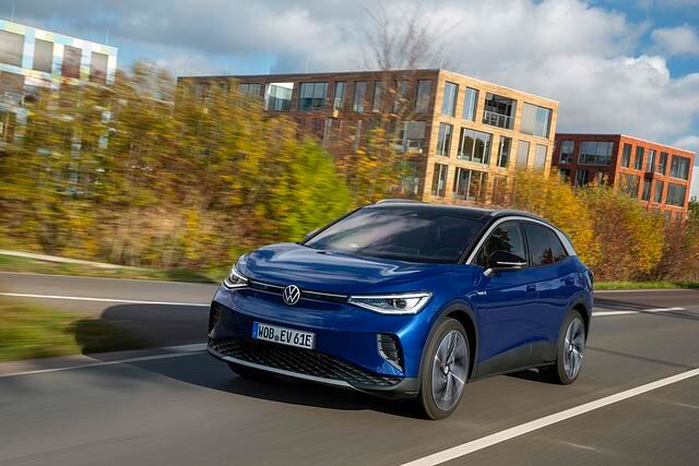 Der 150 kW/204 PS E-Motor wohnt an der Hinterachse und treibt diese an wie der Boxer den seligen Käfer