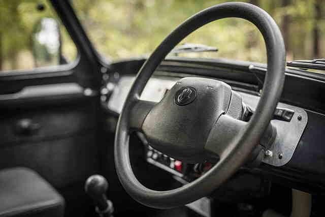 Im Innenraum ist der Modellname Programm: Im Spartan geht es spartanisch zu