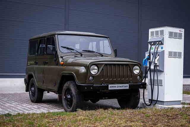 Man könnte meinen, in diesem Bild stimmt was nicht. Tatsächlich führt der MWM Spartan mit Strom statt Benzin