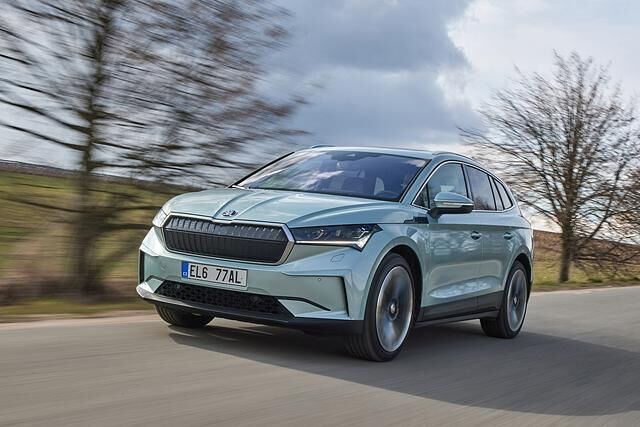 Helle Lacktöne stehen ihm besser als dunkle