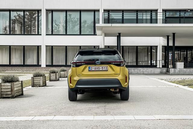 Den Yaris Cross kann man mit Zweifarblackierung bestellen. Die Dachfarbe findet sich auch im Innenraum wieder 