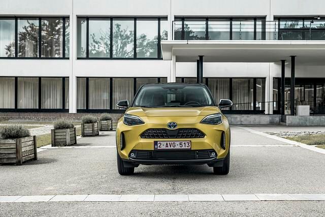 Bulliger Typ: Bereits mit dem Frontdesign hebt sich der Yaris Cross deutlich von der Kleinwagenklasse ab 