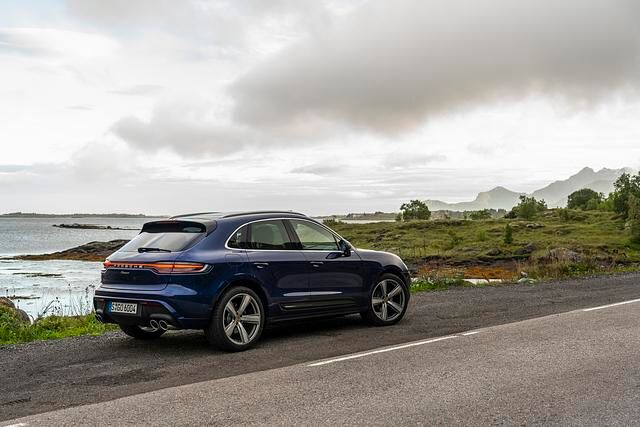 Komplett neu entwickelt wurde das Einstiegstriebwerk mit nur einem Turbolader und vier in Reihe angeordneten Zylindern