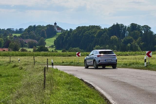 Für 40.000 Euro (die Förderung geht davon noch ab) soll das 4,67 Meter lange SUV zu haben sein