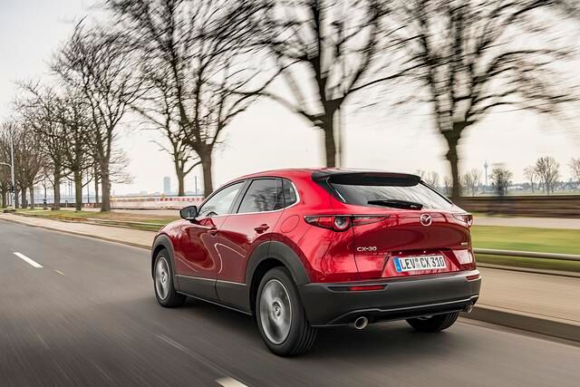 Wer von diesem speziellen, gerade erst von Mazda überarbeiteten Aggregat keine Wunderdinge erwartet und nicht allzu dynamisch fahren will, wird mit dem Antrieb aber gut leben können